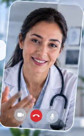 Une médecin en téléconsultation vidéo